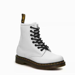 Dr. Martens women’s size 5 white leather and black trim combat boots NWOT‎
